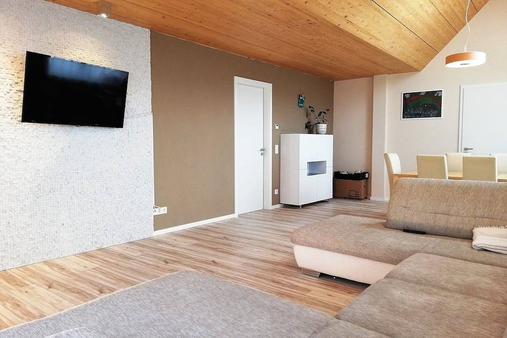 Salzburg: Ruhiges Haus mit Alpenblick & Seenähe in Salzkammergut-Berge, Hallwang