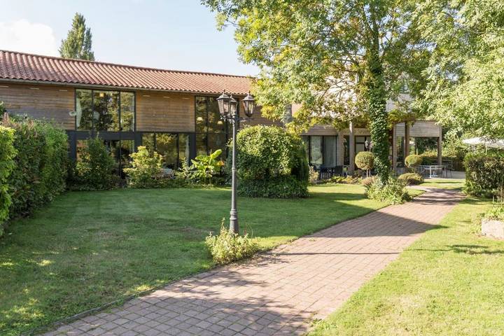 Hôtel pour 3 personnes, avec vue et jardin à Nueil-les-Aubiers - 2