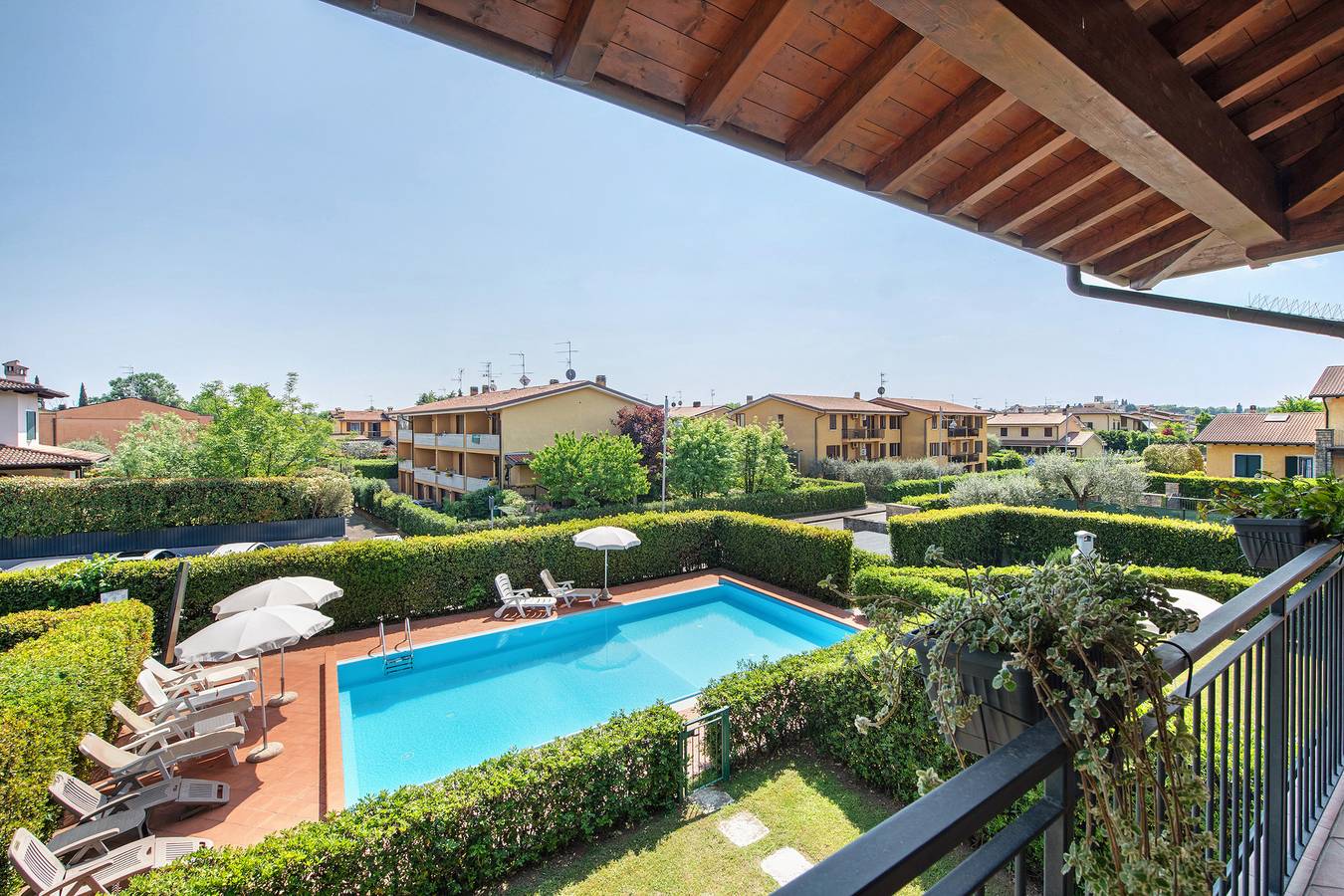 Ganze Wohnung, Ferienwohnung 'I Ciclamini 5' mit Gemeinschaftspool, Wi-Fi und Klimaanlage in Moniga del Garda, Gardasee-Berge