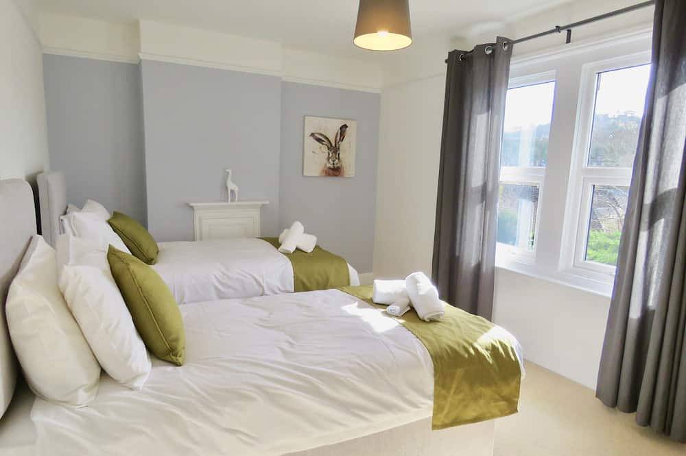 Luxury 3-bed Edwardian Town House in the Cotswolds - Verified Key Workers Only in Stroud, Gloucestershire