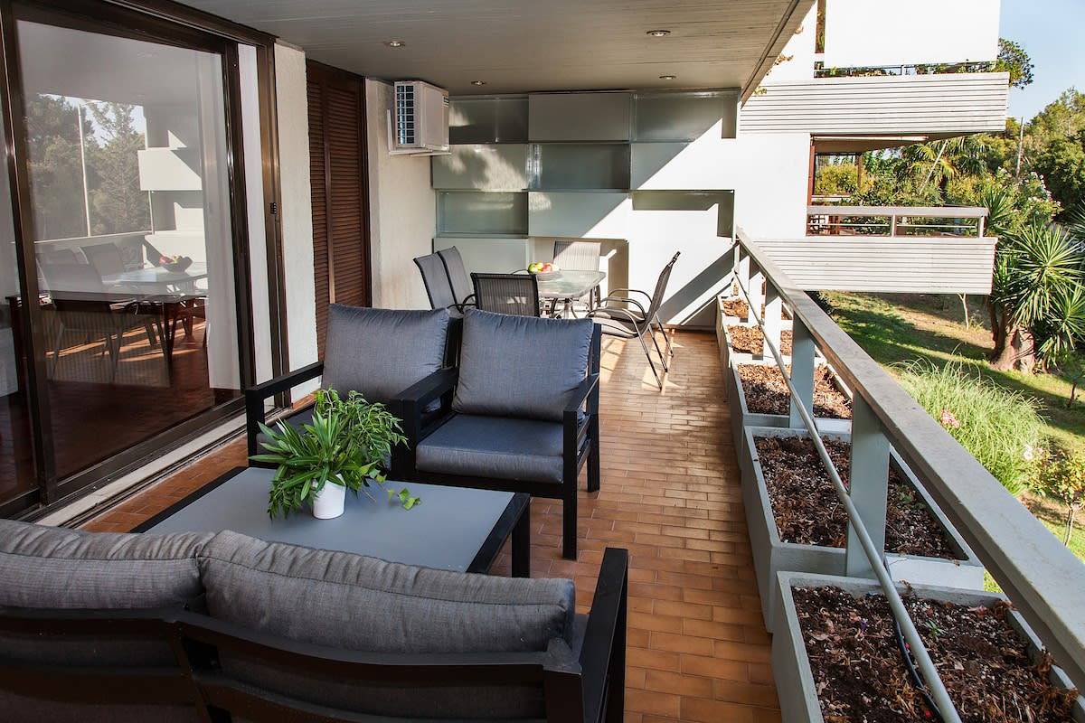 Geheel appartement, Delux Apartment with Amazing Balcony! in Noordelijk deel van Athene, Athene