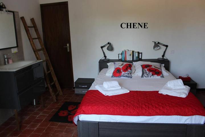 Location de vacances pour 2 personnes, avec jardin et terrasse ainsi que piscine et vue à Ansouis - 4