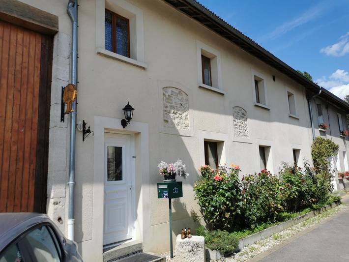 Gîte pour 6 personnes, avec terrasse à Clermont-en-Argonne