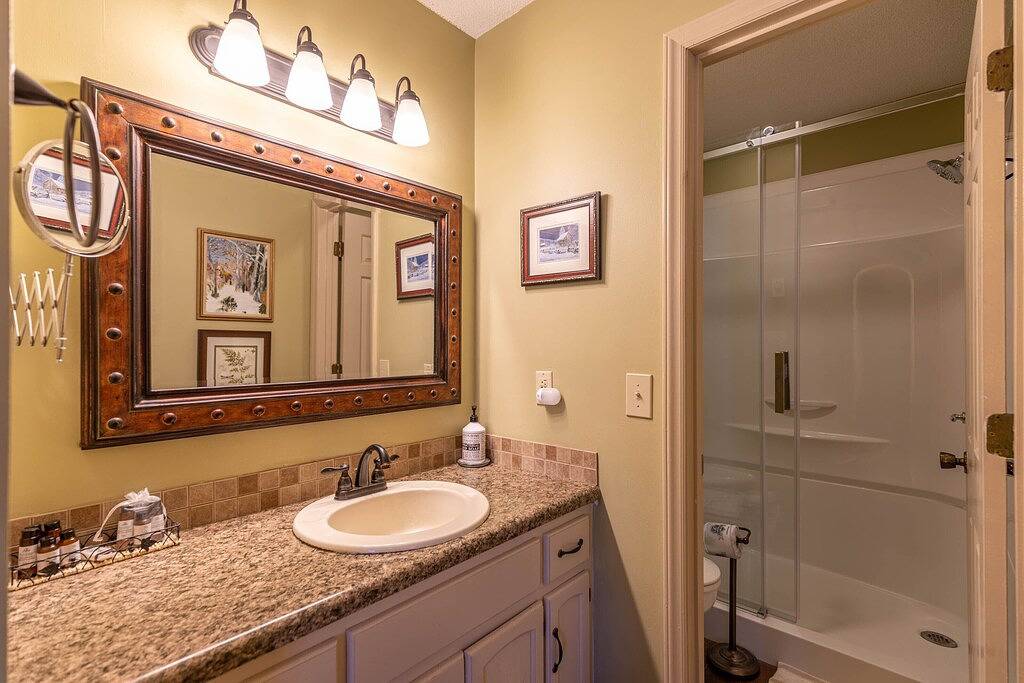 Ganze Wohnung, Bär Pause - 2br 2 ba Condo - zu Fuß zum Downtown Blowing Rock - zwei Master-Suiten in Blue Ridge Parkway, Blowing Rock