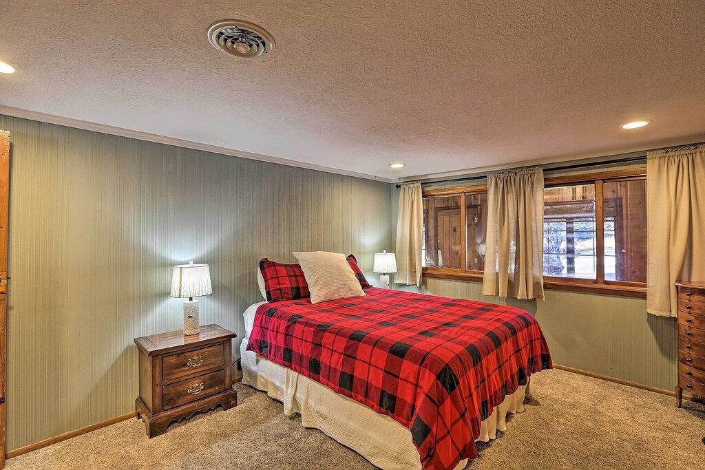 'Wildmanor Ranch' Near Red Rocks w/ Hot Tub! in Jefferson County