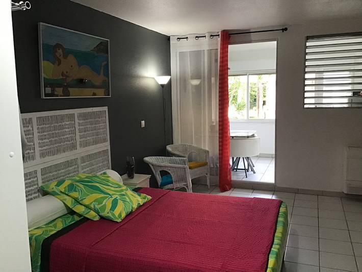 Studio pour 2 personnes, avec jardin et piscine