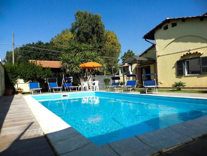 Villa per 6 persone, con piscina e giardino in Castel Volturno