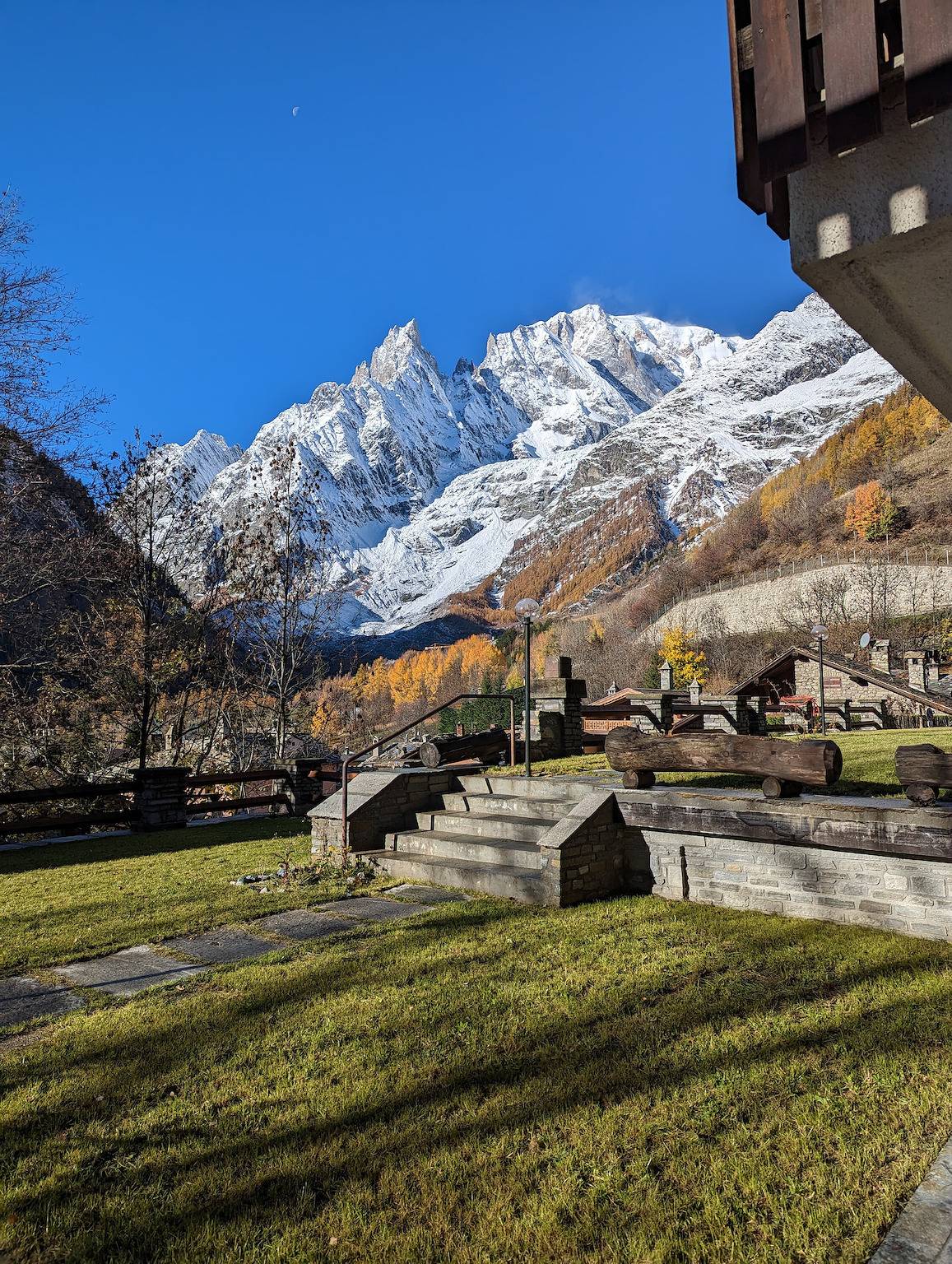 Ganze Wohnung, Ferienwohnung 'Vista Monte Bianco' mit Bergblick und Privatem Garten in Entreves, Courmayeur
