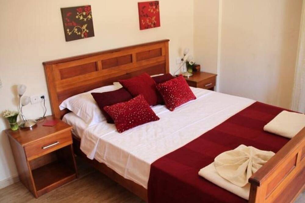 4-bedroom villa in beautiful Alaçatı with Ac and charm in Alacati, Turkse Egeïsche Zee