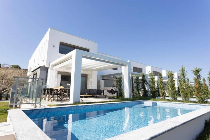 Ferienhaus für 8 Personen, mit Balkon und Terrasse sowie Garten und Pool