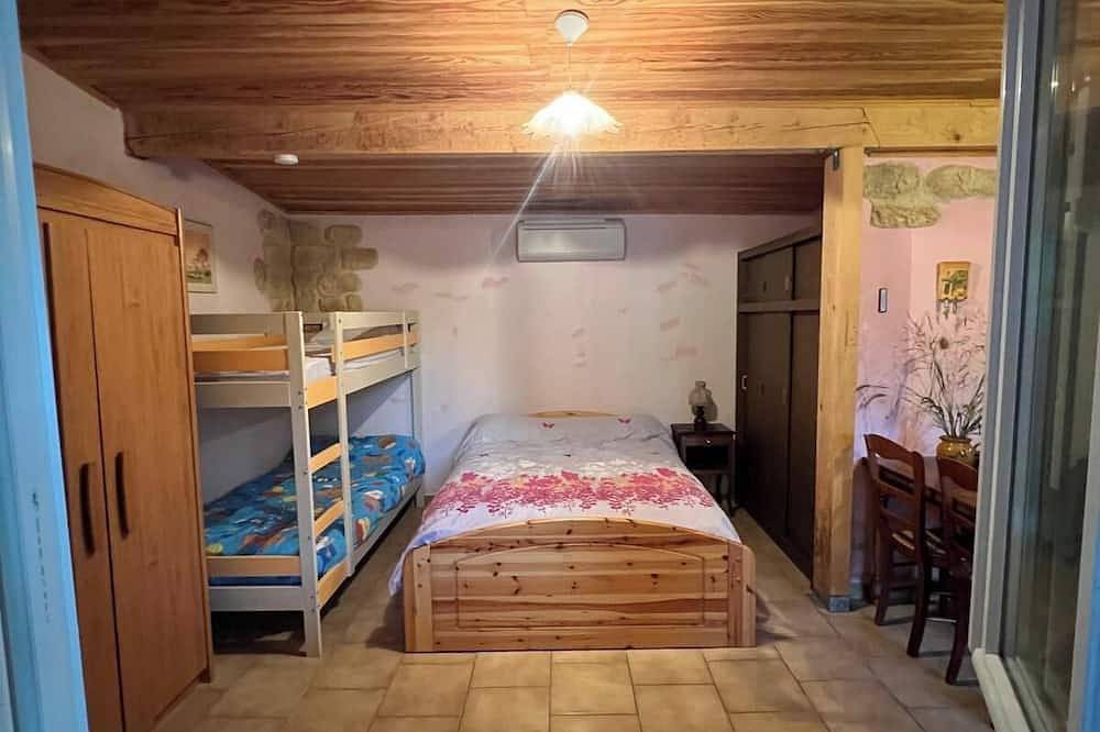 Appartement entier, Studio indépendant aux portes des Cévennes in Boisset-et-Gaujac, Parc national des Cévennes