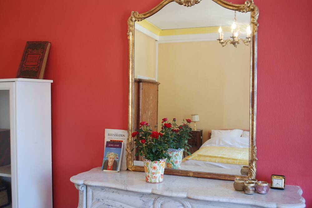 Yxie - Manoir des Arts - Chambre Romeo & Juliette in Villeblevin, Yonne