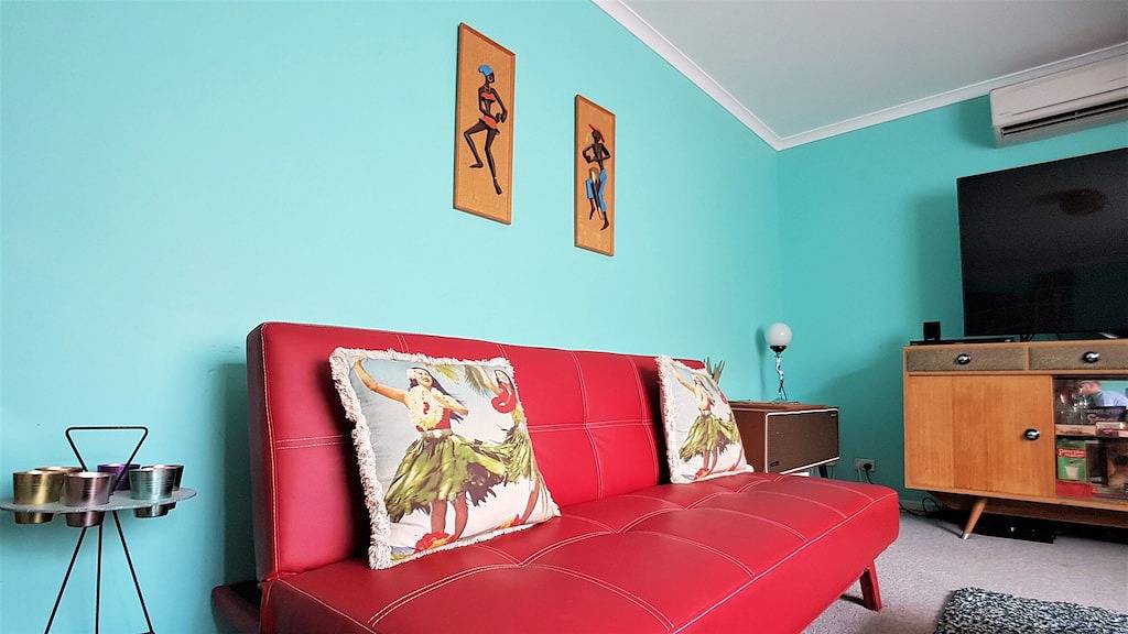 Die Retro Beach Shack. 1 Haus vom Strand, Wifi, Arcade Machine, zu Fuß zu Cafés in Aldinga Beach, City of Onkaparinga