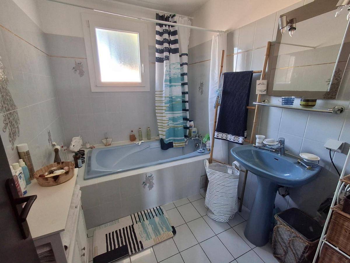 Chambre double avec balcon in Sérignan, Côte méditerranéenne (France)