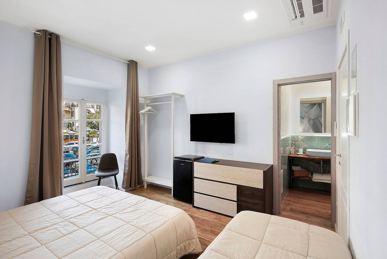 Blue Dream Suites – Amalfi Room with Wi-Fi and Air Conditioning in Salerno, Tyrrhenian Coast Campania