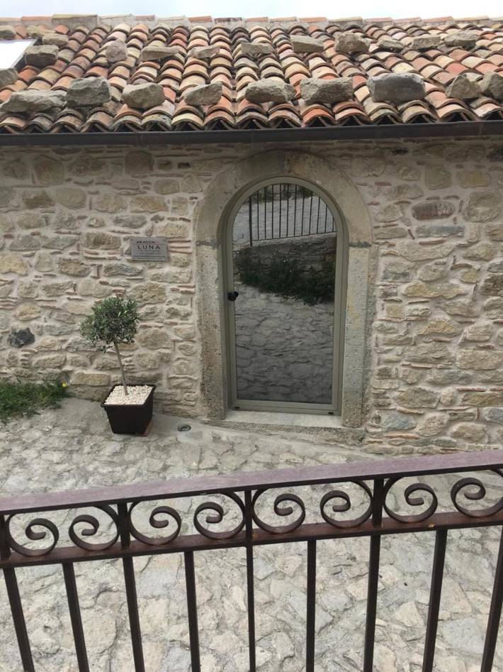 Location de vacances pour 4 personnes, avec terrasse, animaux acceptés à Montalbano Elicona - 2