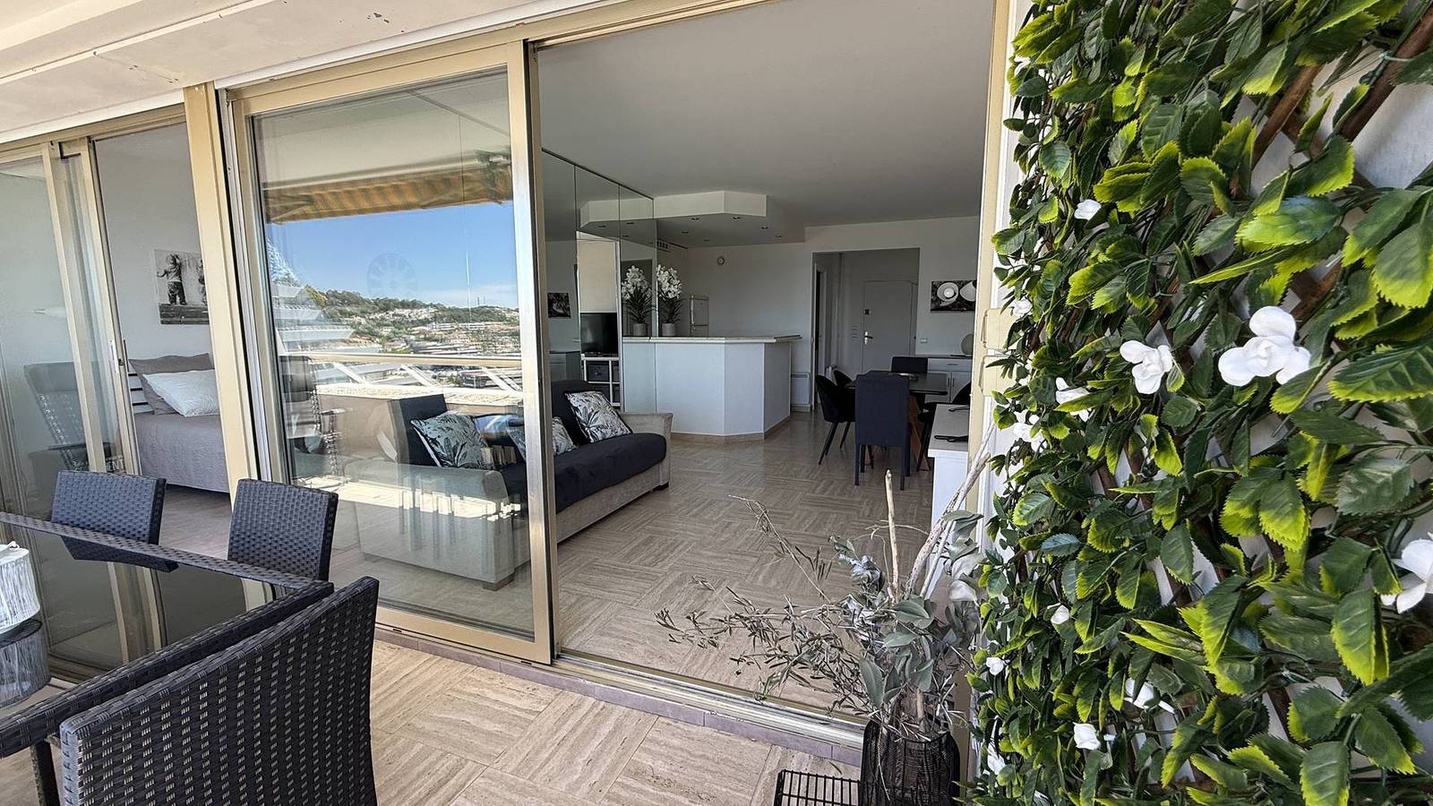 Entire holiday apartment, Apartment amazing sea view 2 bedrooms 2 bathrooms wifi private parking in Villeneuve-Loubet Plage, Villeneuve-Loubet