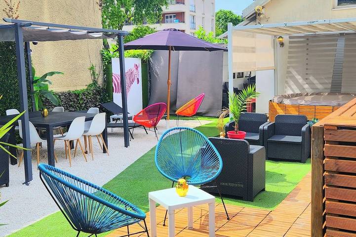 Maison de vacances pour 12 personnes, avec Jacuzzi et Terrasse ainsi que Jardin et Piscine à Gagny