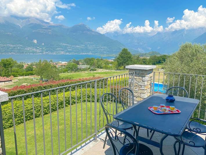 Ferienwohnung für 6 Personen, mit Garten und Ausblick sowie Pool und Seeblick, mit Haustier in Colico - 2