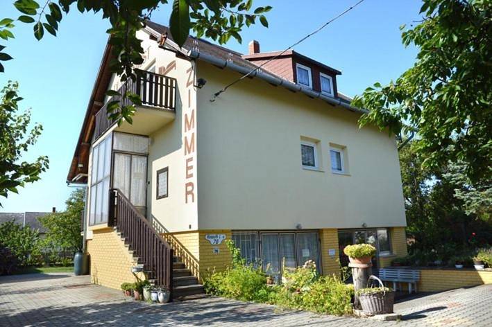 Ferienwohnung für 8 Personen, mit Balkon und Terrasse sowie Garten und Seeblick in Gyenesdias - 2