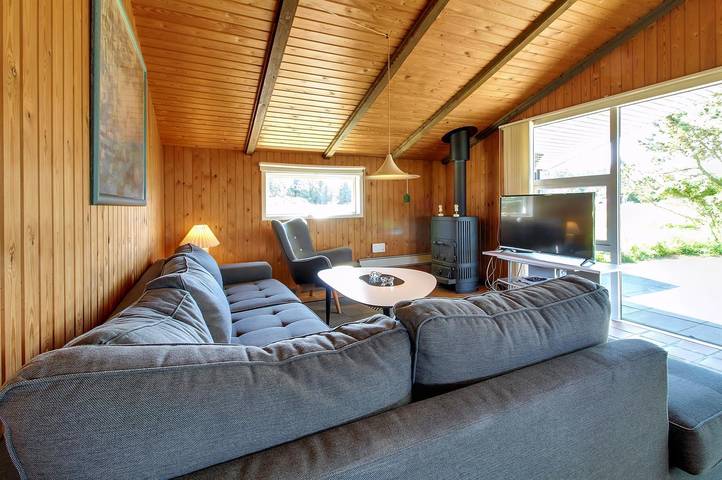 Beautiful home in Vejers Strand w/ Wifi and 2 Bedrooms in Vejers Strand, Varde