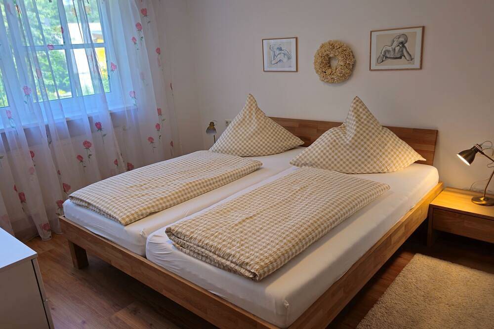 Ganze Wohnung, Komfortable Ferienwohnung 2 (60qm) mit kostenfreiem Wlan und Parkplätzen in Bad Steben, Landkreis Hof