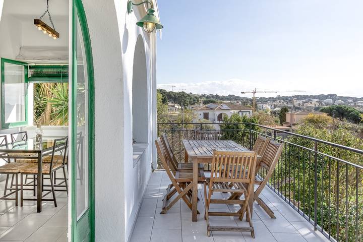 Apartamento de vacaciones para 7 personas, con Balcón y Jacuzzi además de Jardín y Piscina para niños en Cataluña - 4