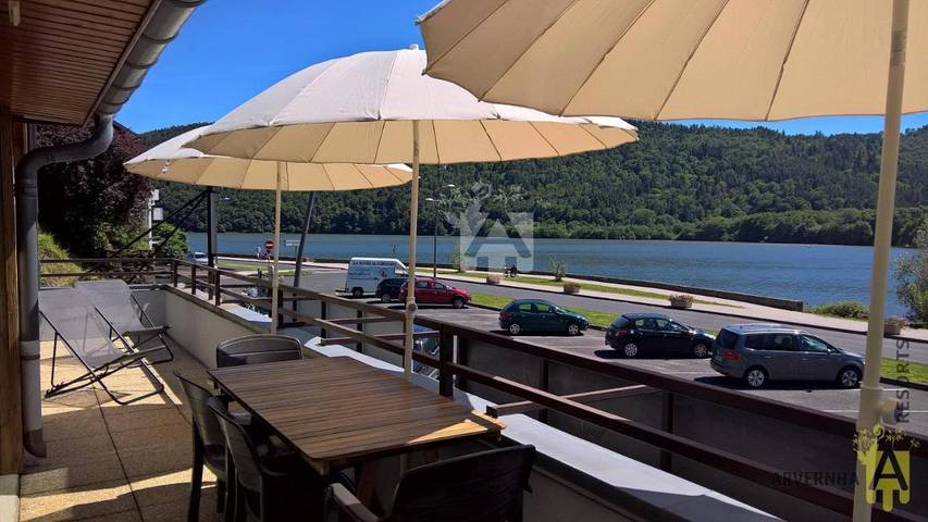 Location de vacances pour 4 personnes, avec terrasse dans Lac Chambon - 2