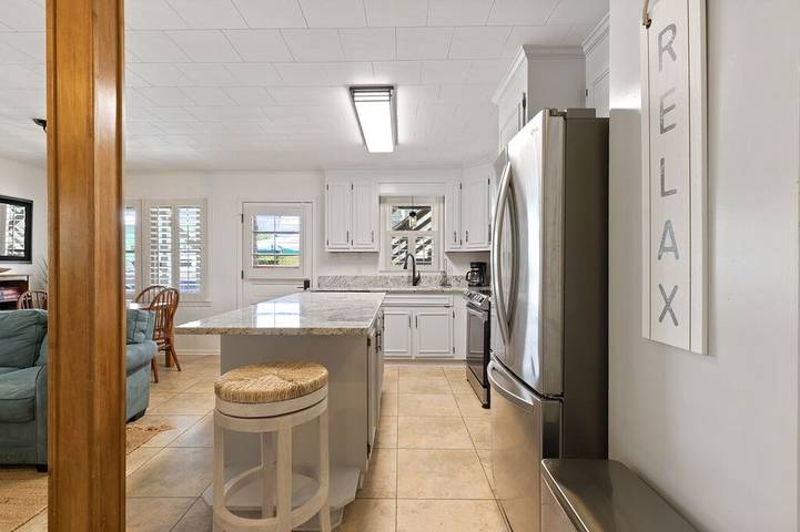 Vacation rental for 16 people, with yard in Surfside Beach