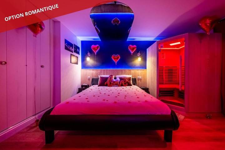 Gîte pour 2 personnes, avec jacuzzi ainsi que balcon et sauna à Longvic - 4