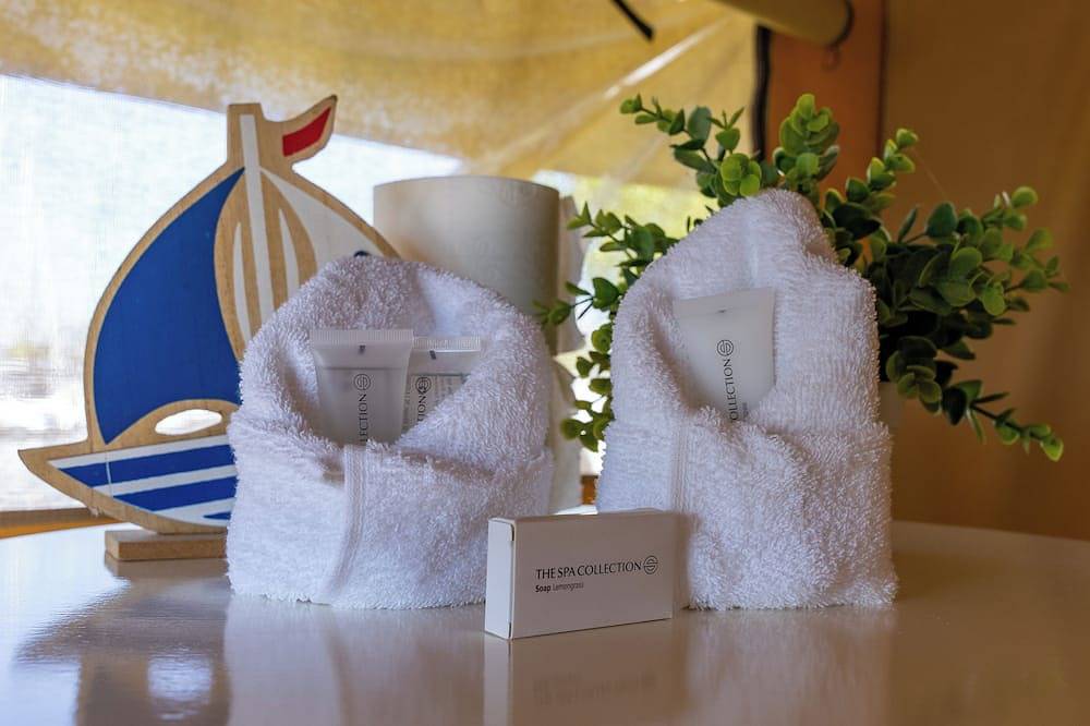 Huren comfortabele Safaritent bij het water in watersportdorp Heeg! in Heeg, IJsselmeer