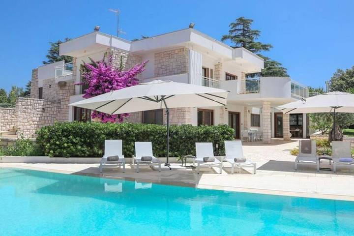 Villa per 16 persone, con idromassaggio e giardino nonché piscina e sauna - 1