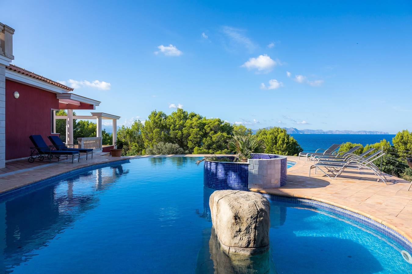 Wunderschönes Ferienhaus “Alta Vista” mit Panoramablick, Infinity Pool, Terrasse und Wlan in Colònia de Sant Pere, Artà