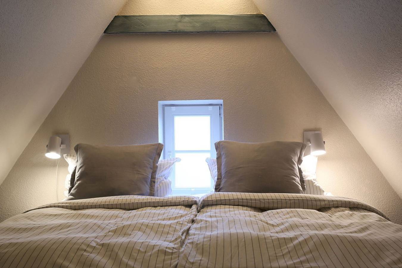 Ganze Wohnung, Stilvolle 4-Sterne-Ferienwohnung "Südfall" im Bauernhausgiebel in Reußenköge, Nordseeküste