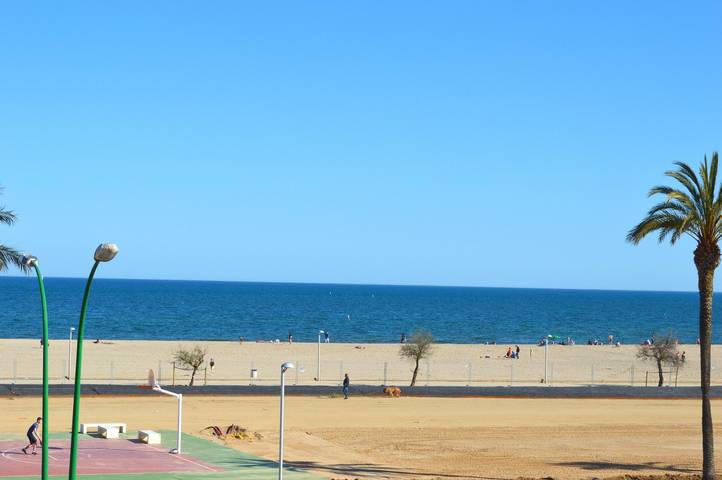 Gîte pour 6 personnes, avec vue sur l’océan ainsi que terrasse et piscine à Empuriabrava - 3