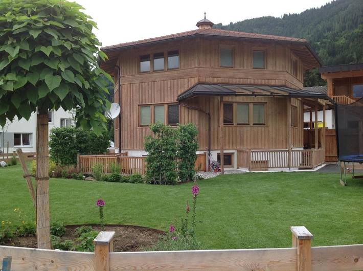 Ferienhaus für 13 Personen, mit Sauna und Ausblick sowie Garten
