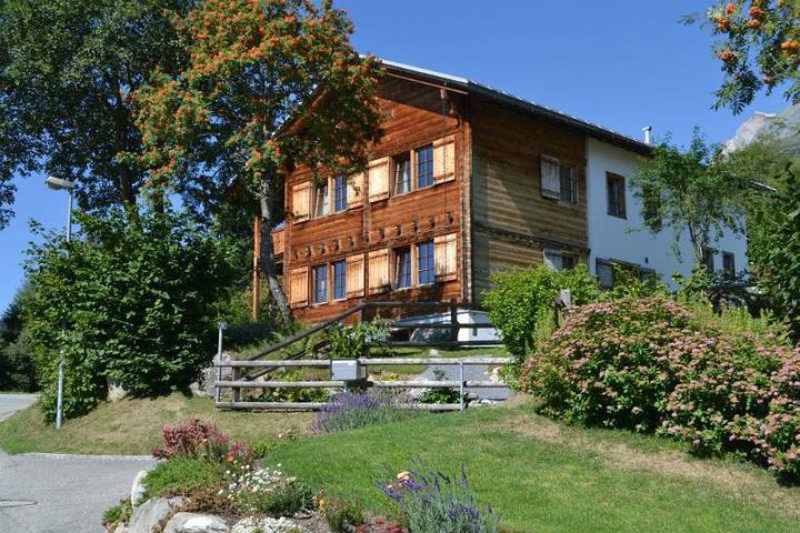 Ganze Ferienwohnung, Ferienhaus Casa Patricia, Brigels - 9 Zimmer Ferienhaus für max. 10 Pers. in Brigels, Alpenarena