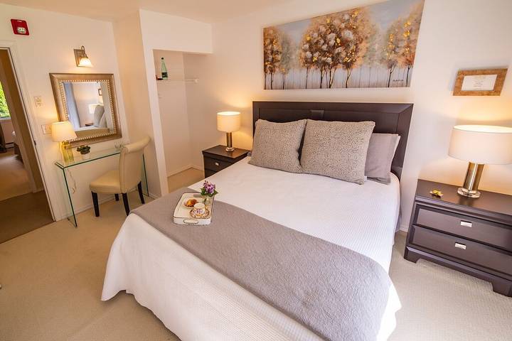 Vacation rental for 24 people, with yard and terrace in Canada