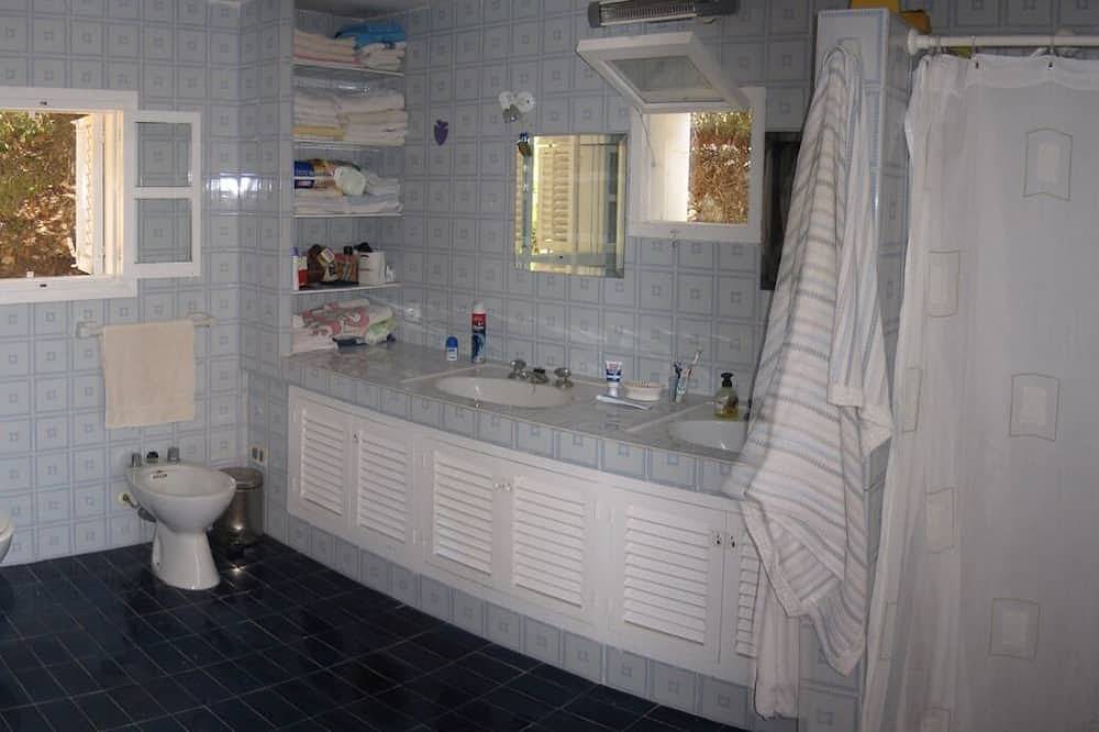 Sunny, spacious and beautiful villa with a pool, close to town. in Cap Martinet, Santa Eulària des Riu