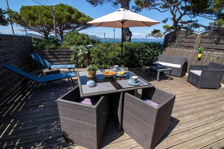 Gîte pour 2 personnes, avec terrasse et vue dans Plage de la Madrague (Giens) - 4
