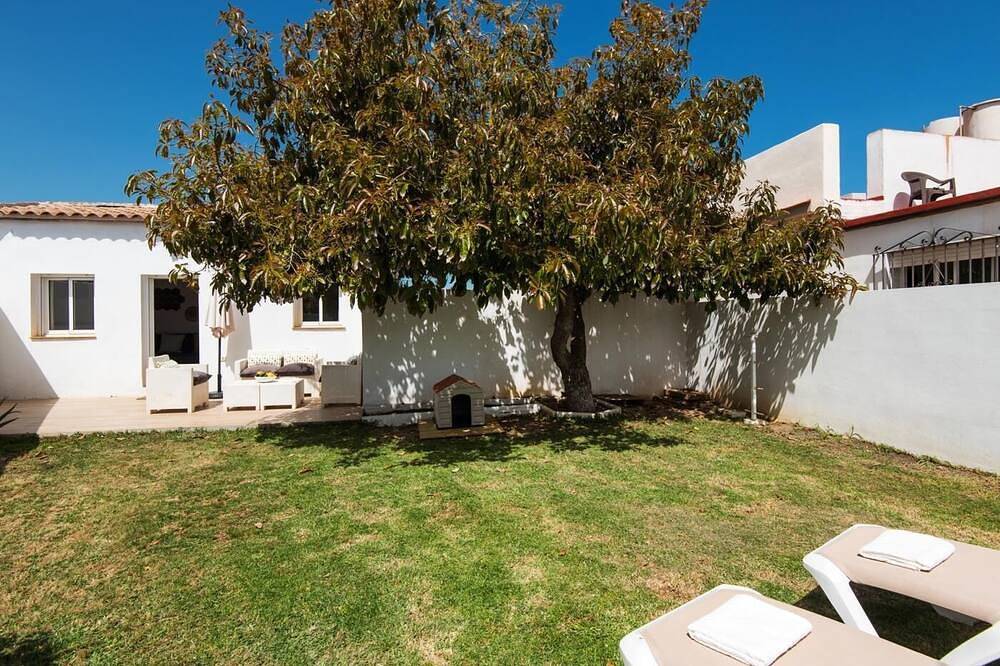 Apartamento entero, Apartment -style house- with private garden next to Torremolinos in Churriana, Málaga