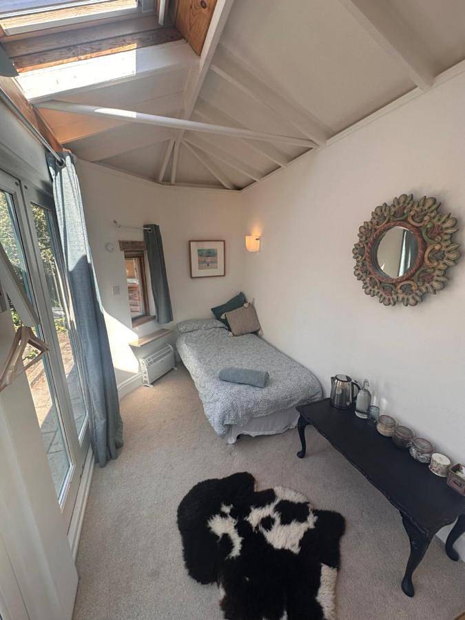 Single Room with Private Bathroom in Glastonbury, Somerset