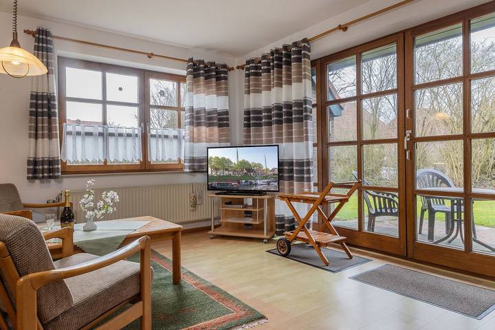 Ferienwohnung für 5 Personen, mit Terrasse und Garten in Carolinensiel