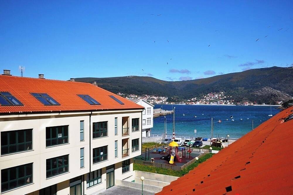 Entire apartment, Cozy penthouse by the sea and mountains in O Pindo, Carnota