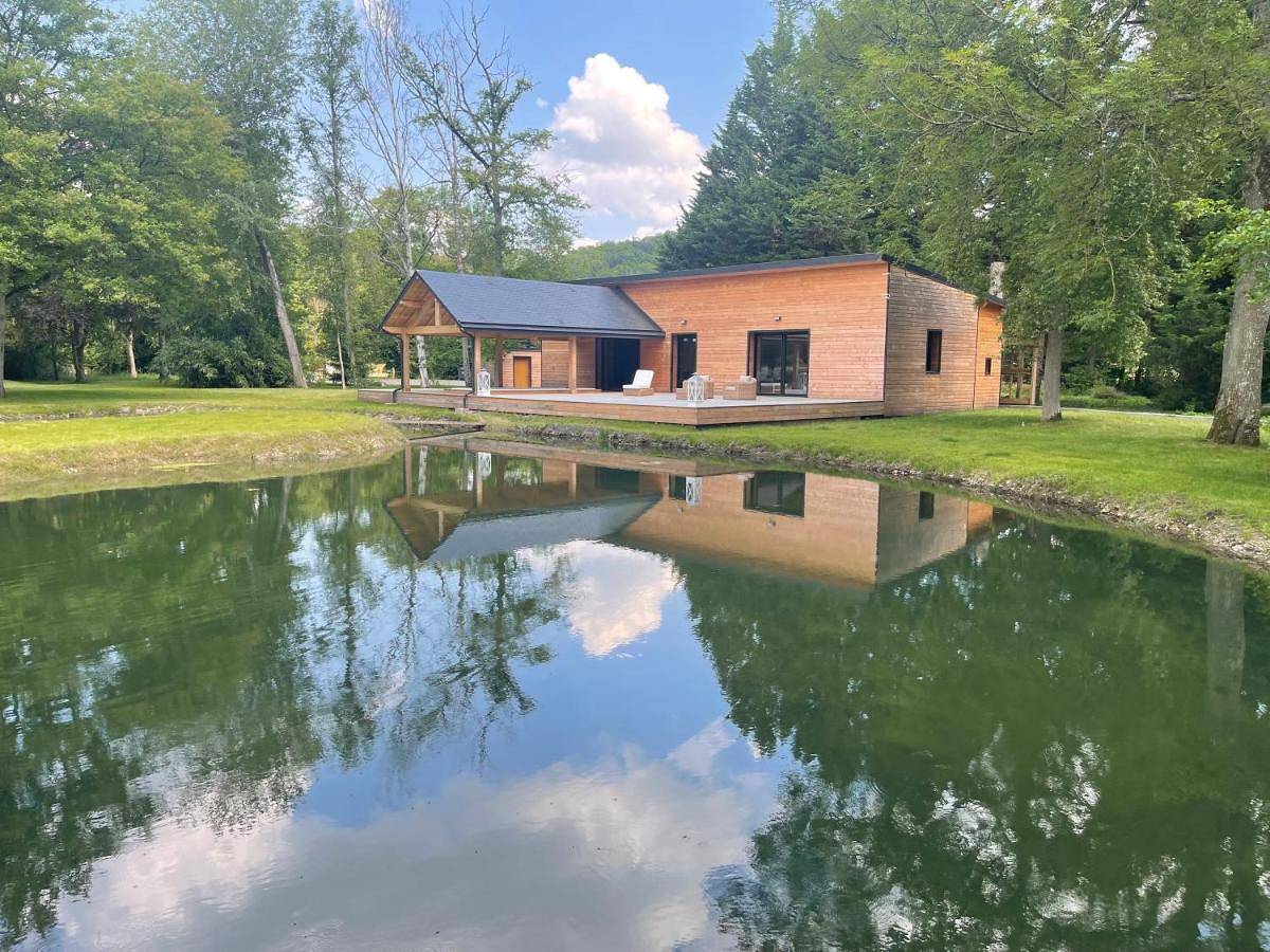 Double Room with Lake View in Montreuil-sur-Epte, Parc naturel régional du Vexin Français