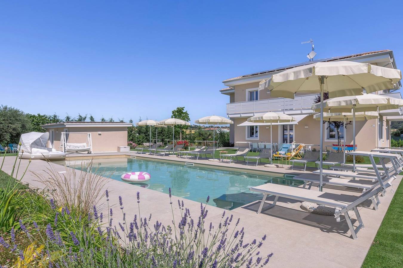 Villa Lina in Morrovalle, Costa Adriatica Marche