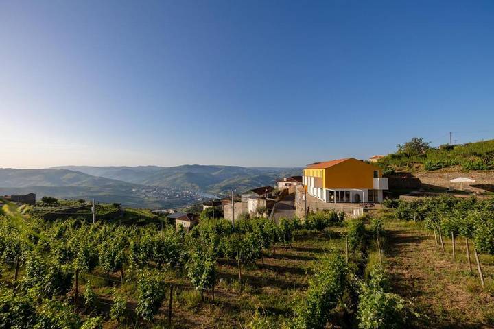 Hôtel pour 3 personnes, avec Balcon et Terrasse ainsi que Jardin et Piscine