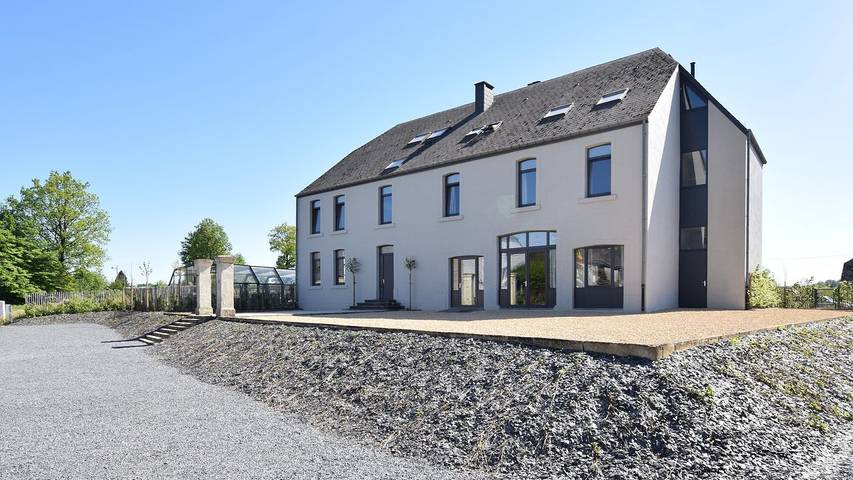 Ferieudlejning for 29 personer, med sauna og have samt pool i Belgien