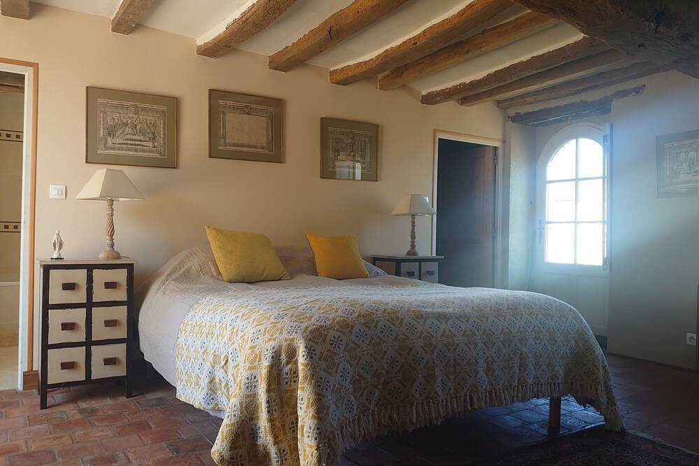 Longère de charme, 6 personnes, 3 chambres (2 suites), calme, jardin, parking in Saint-Macaire-du-Bois, Vallée de la Loire