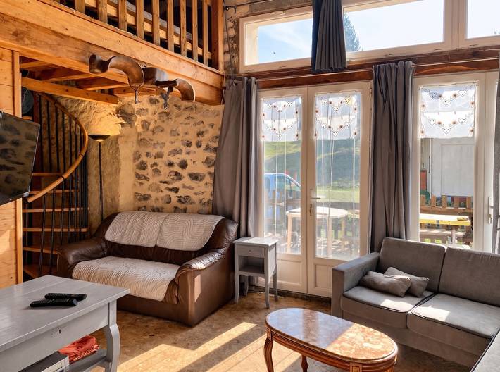 Location de vacances pour 7 personnes, avec Terrasse et Jardin dans La Croix de Bauzon
